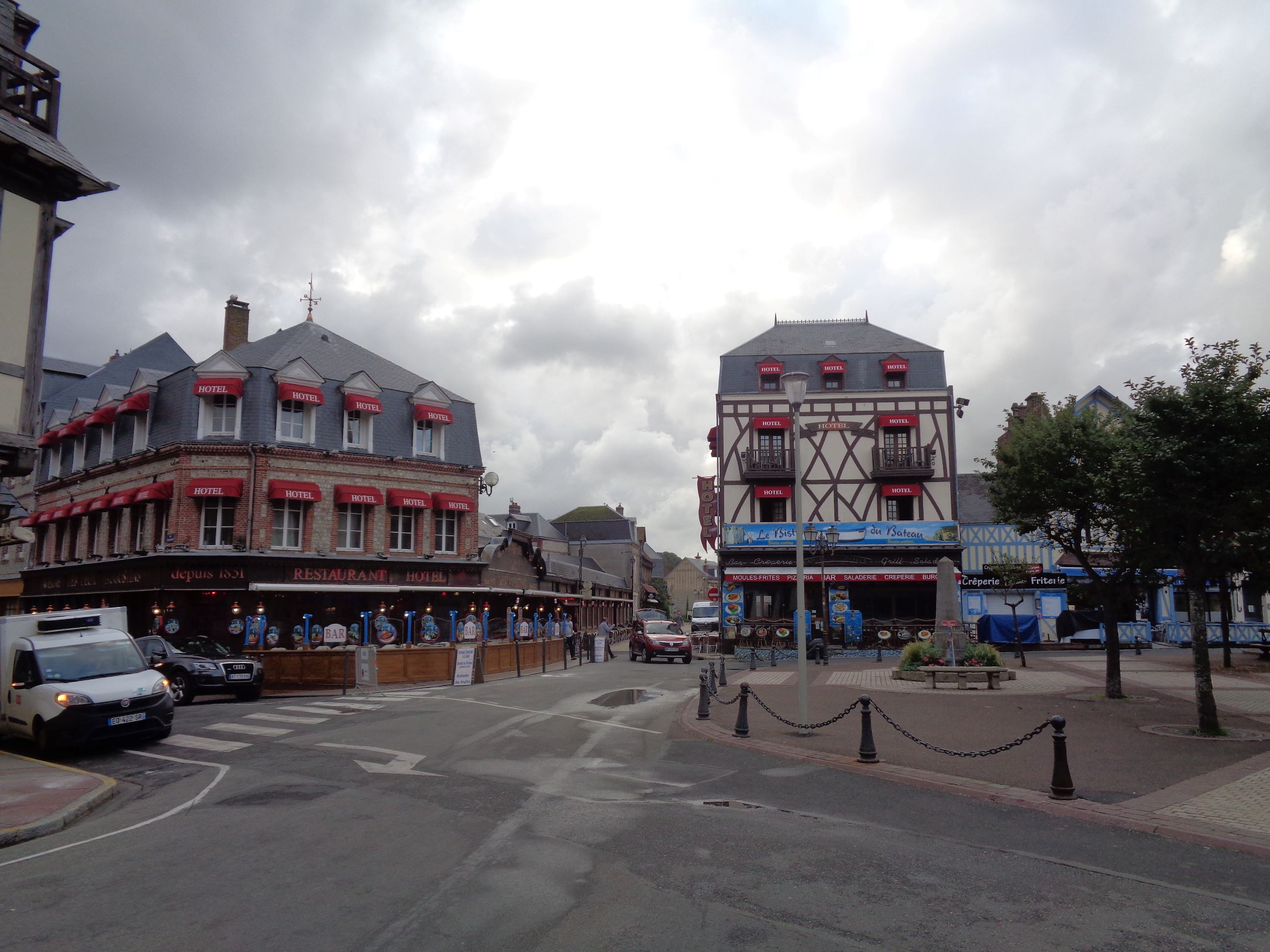 Etretat rue des Docteurs Fidelin aug23