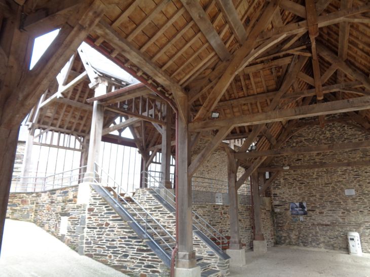 Guerledan Halles covered mkt inside sep23