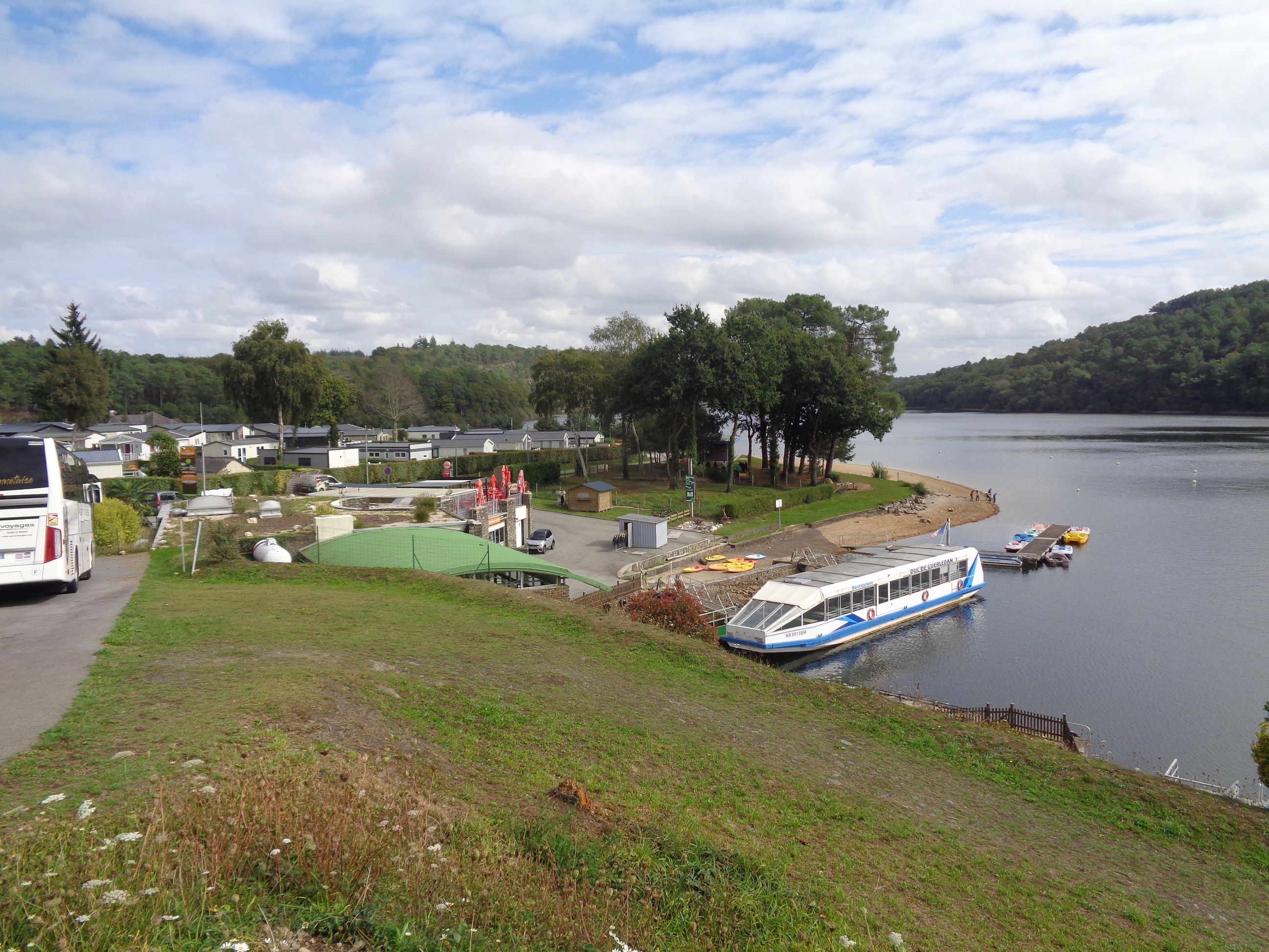 Guerledan lake de Guerledan boat beach restos sep23