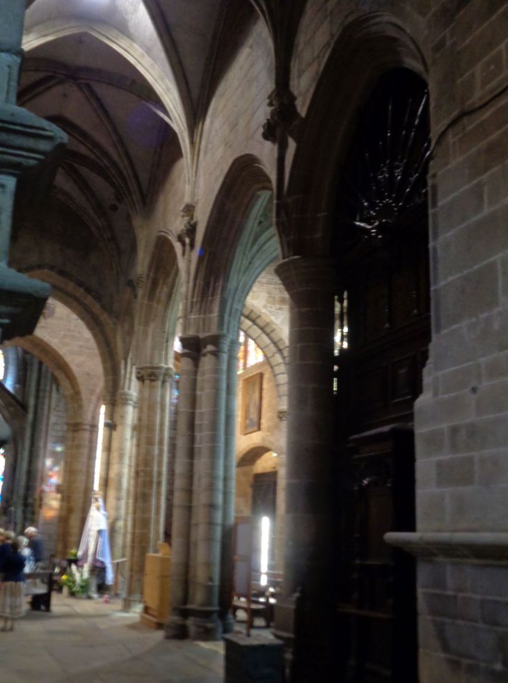 Guingamp basilica ND bon secours inside back entr far ND bon secours sep22