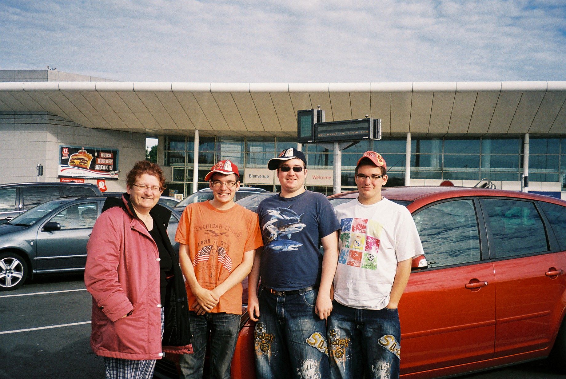 London euromanche le shuttle rest stop MF et boys jul10