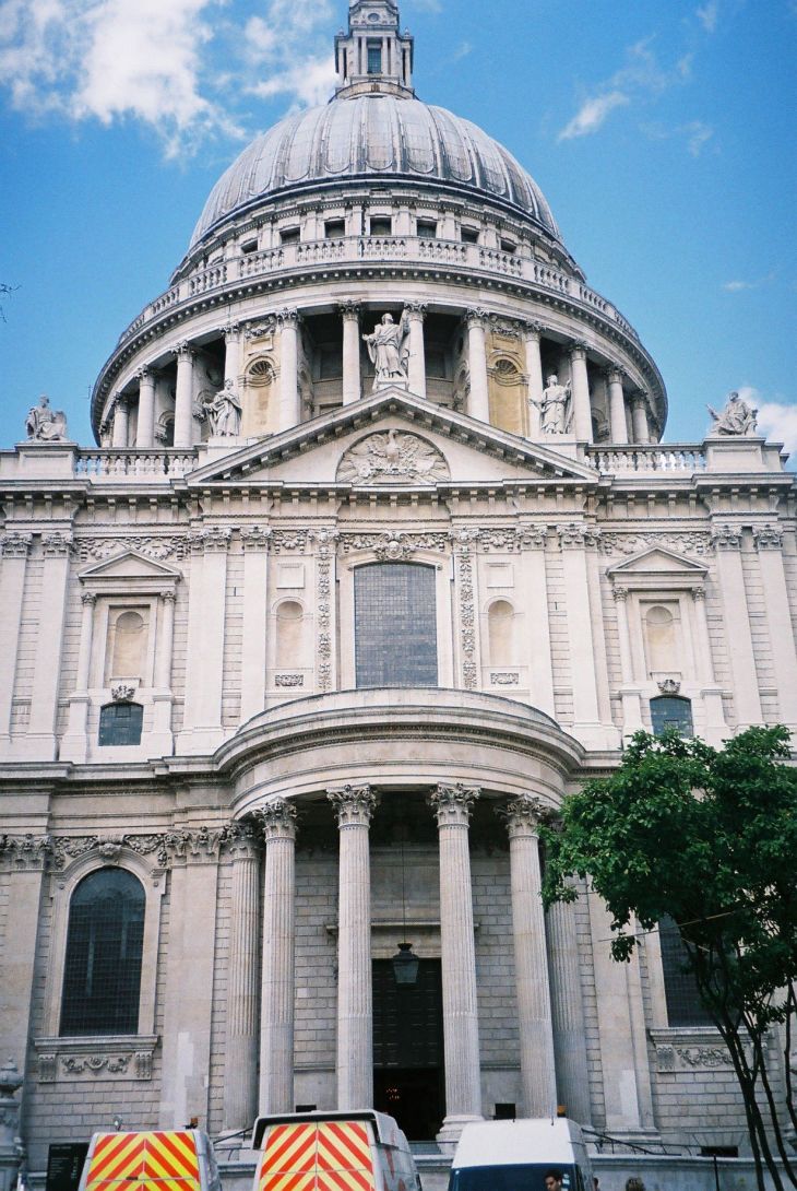 London St Paul Cathedral front