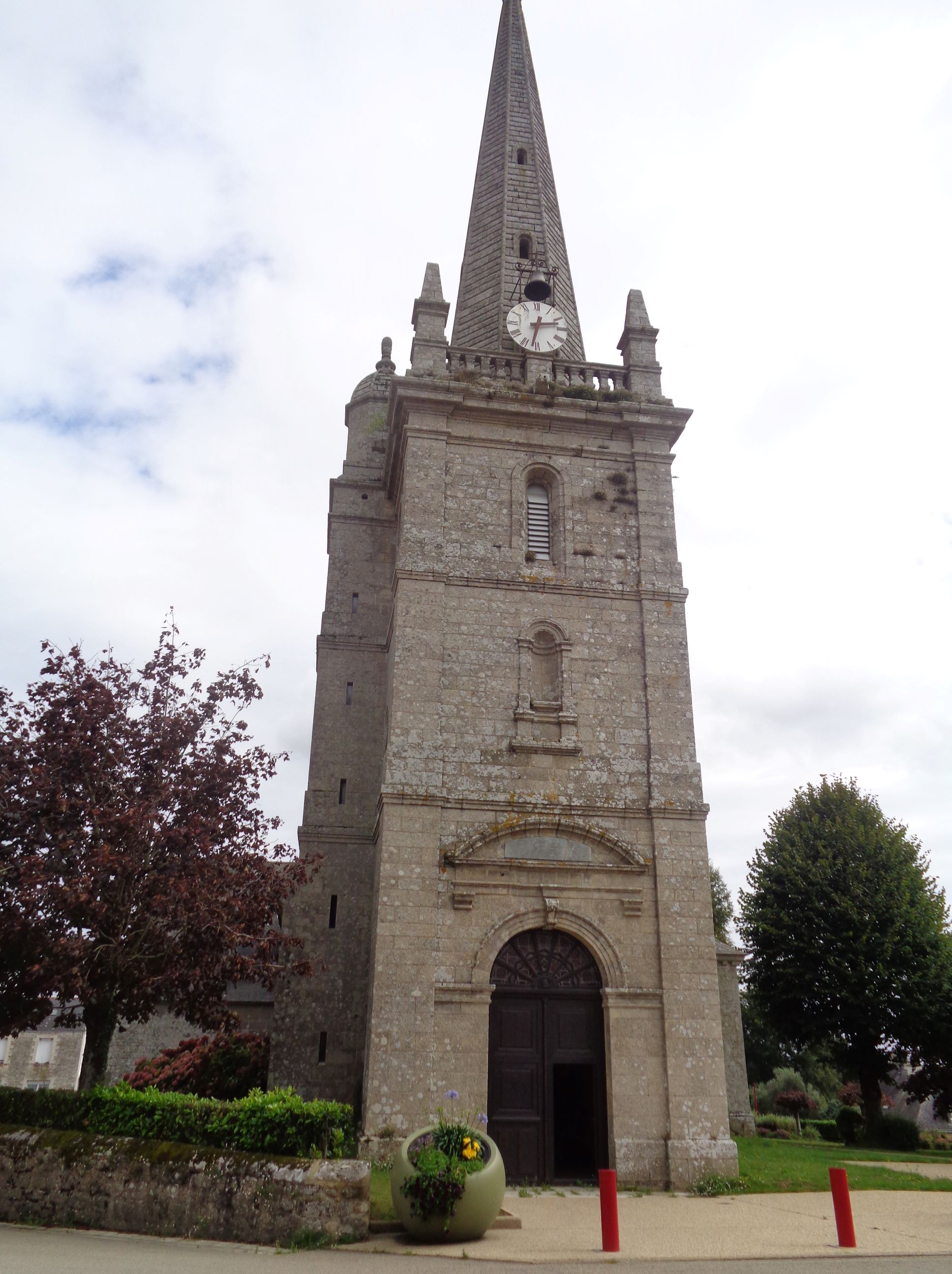 Neuilliac ch Saint Pierre et Saint Paul front sep23