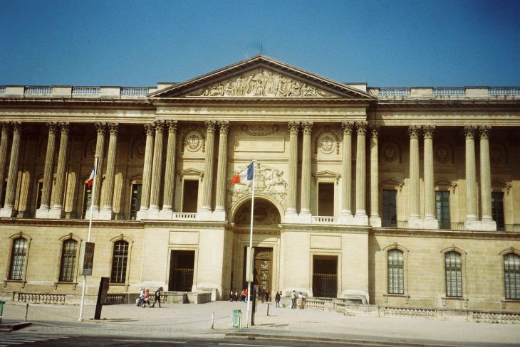 Paris mus Louvre colonnade du Louvre or Perrault