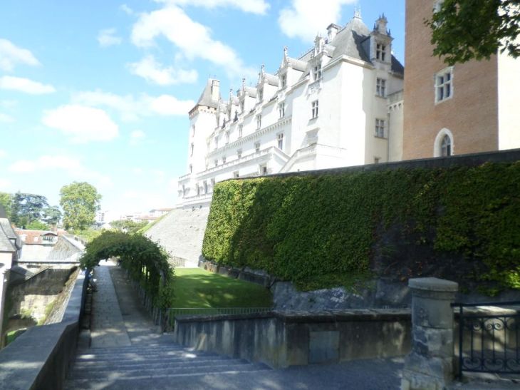 pau-chateau-garden-trail-to-back-aug14