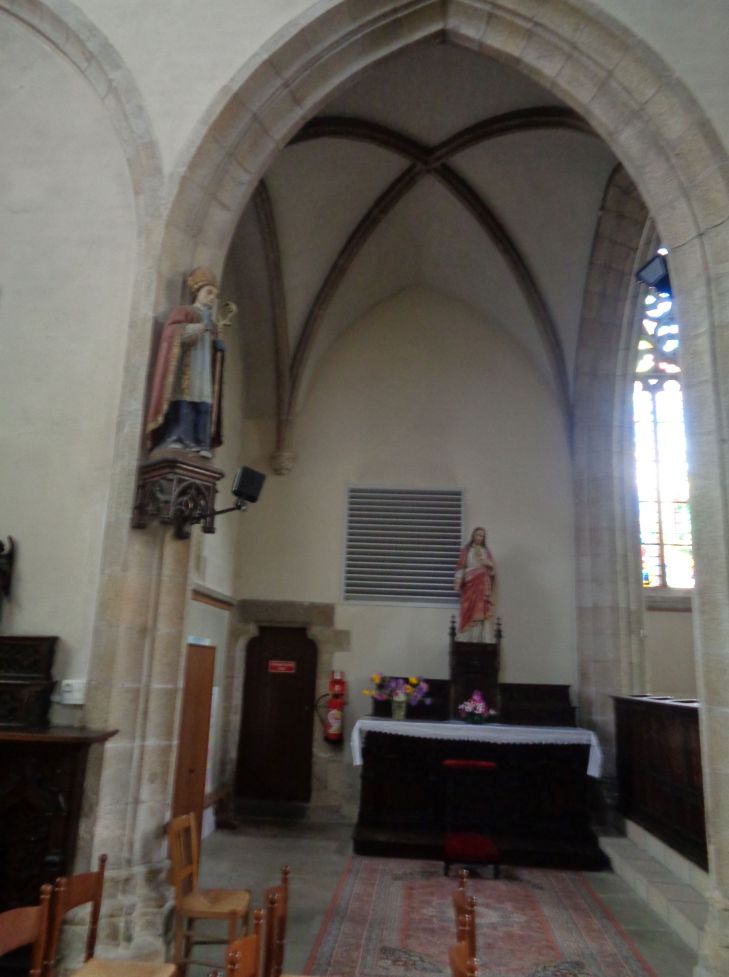 Plemet ch Saint Pierre et Saint Paul chapel Christ entr inside sep23