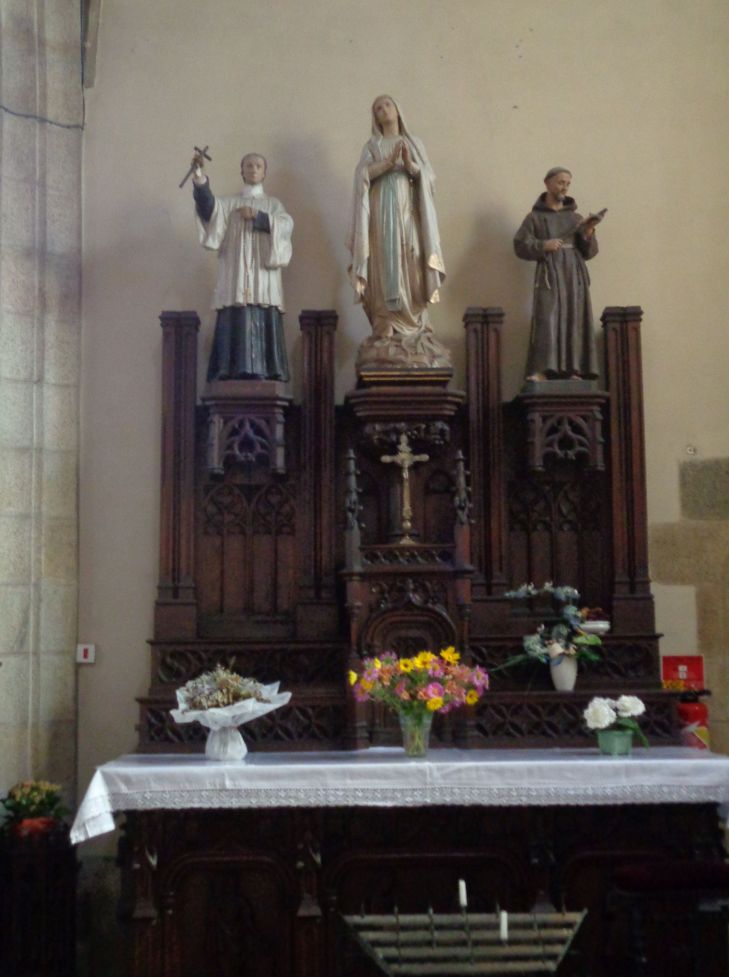 Plemet ch Saint Pierre et Saint Paul chapel virgin praying sep23