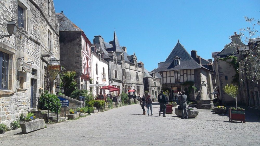 rochefort-en-terre-pl-du-puits-mai12