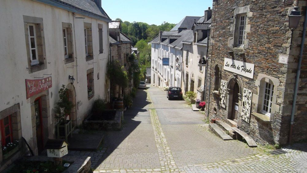 rochefort-en-terre-rue-candre-downhill-mai12