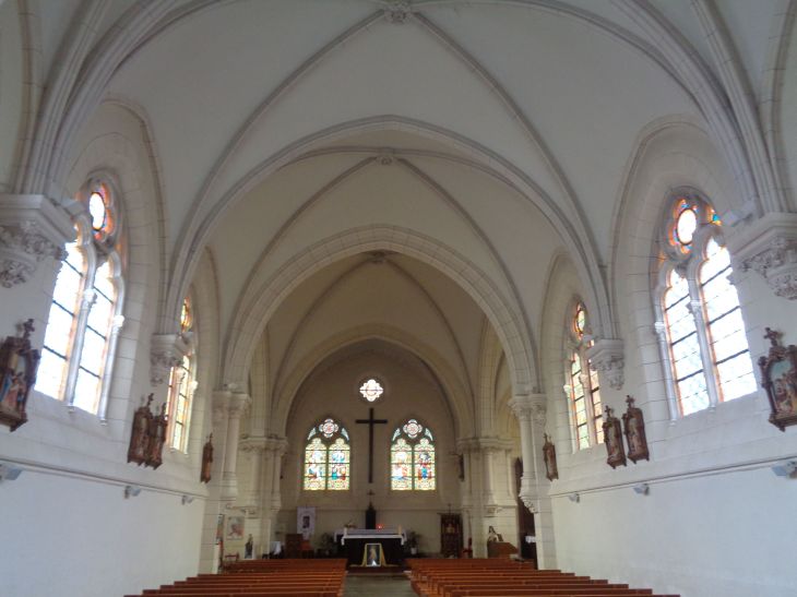 Rohan ch Saint Gobrien nave to altar sep23