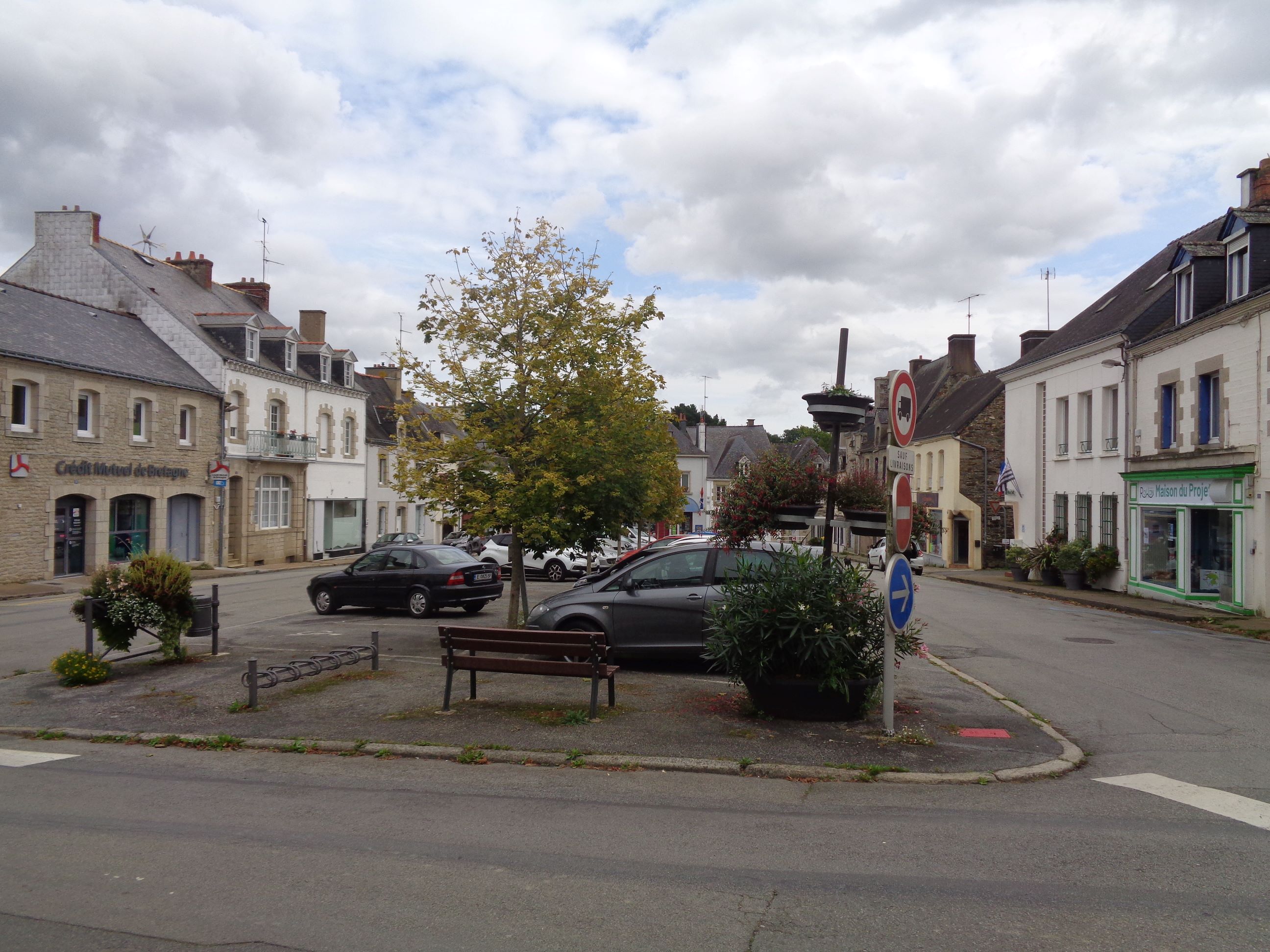 Rohan place de la mairie parking sep23