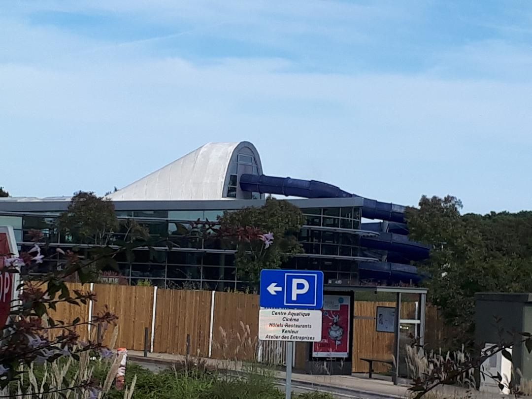 Auray Alreo muni pool complex arriv oct23