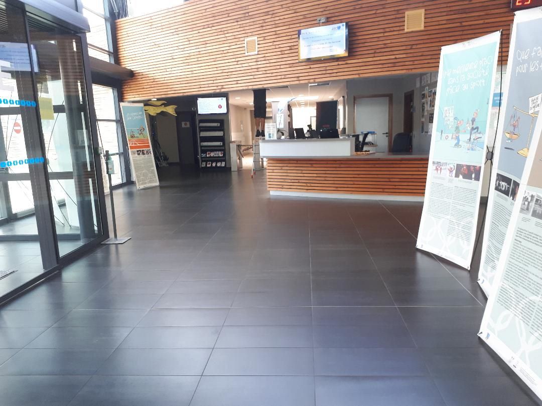 Auray muni pool alre o inside changing balneo oct23