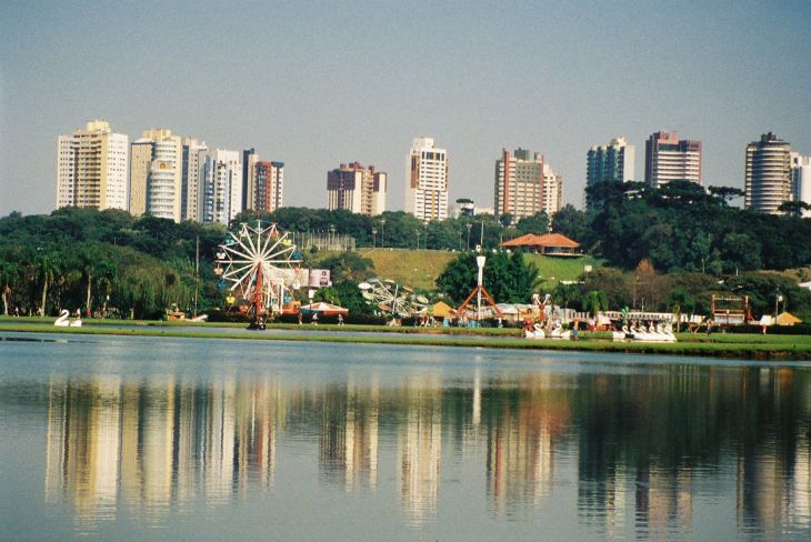 Curitiba Barigui park carrousel to city c2008