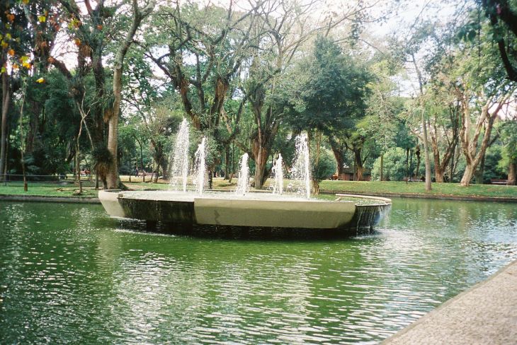Curitiba Passeio Publico fountain c2008