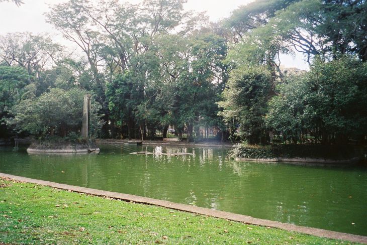 Curitiba Passeio Publico pond c2008