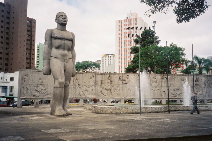 Curitiba Praça 19 de Dezembro or praça do Homem Nu c2008