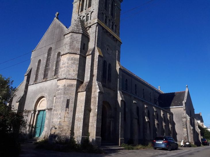 Douarnenez ch Saint Joseph belltower front oct23