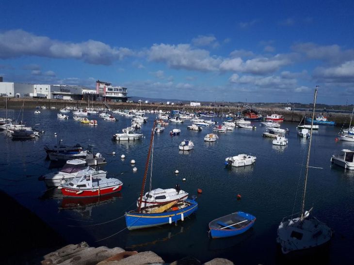 Douarnenez Le Cale à bateaux left basin oct23