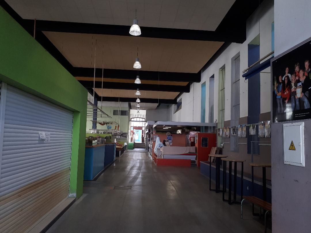 Douarnenez Les halles ar c hou inside central oct23