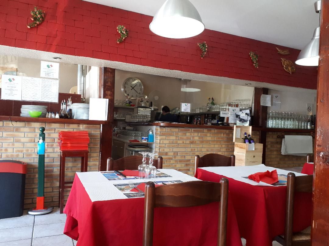 Douarnenez pizzeria Da Franco counter oct23