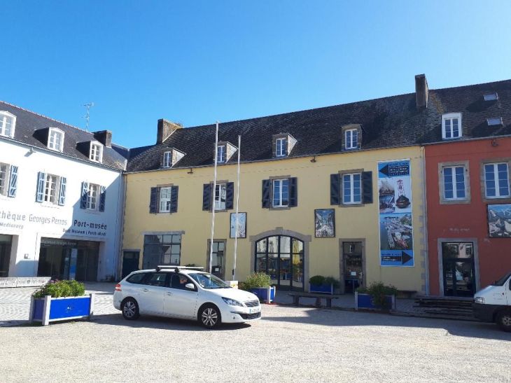 Douarnenez port musee front oct23