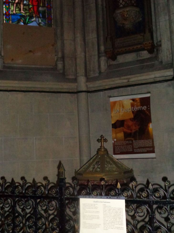 Lille ch Sacre Coeur de Jesus chapel baptismal fonts oct23