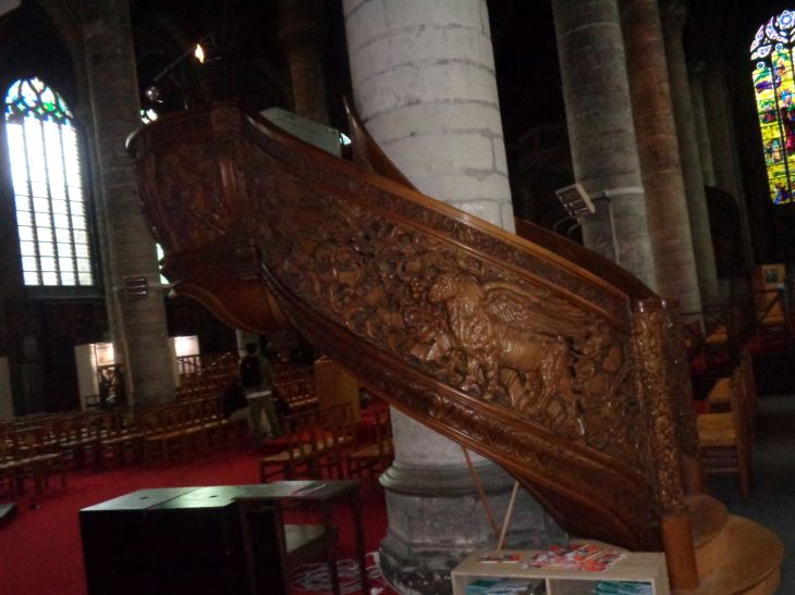 Lille ch Saint Maurice pulpit closeup oct23