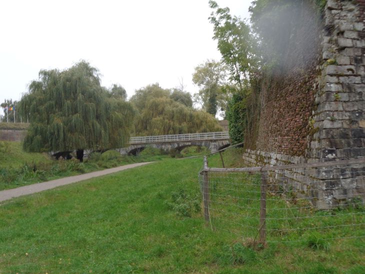 Lille citadel walls left side pont soubise oct23