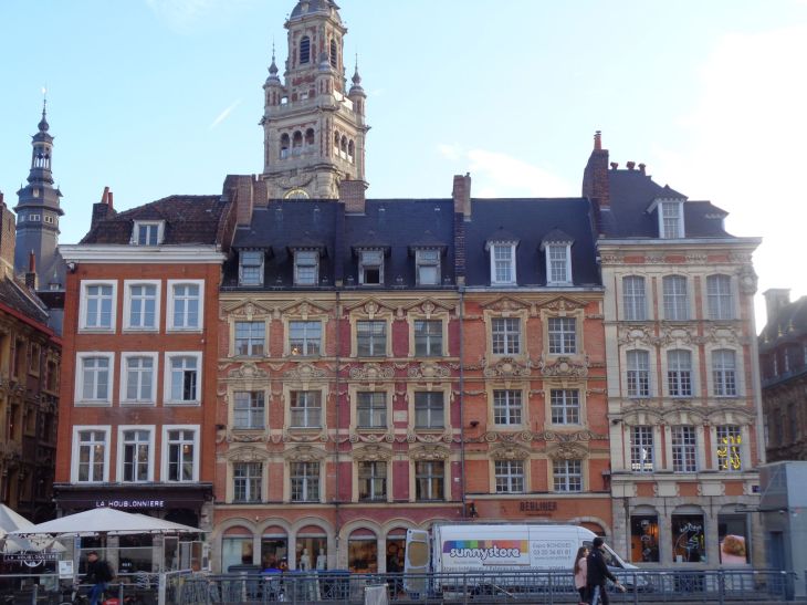 Lille Grand Place clocktower behind oct23