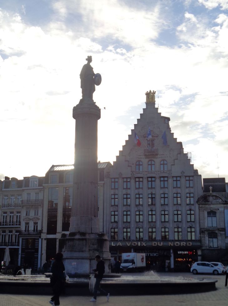 Lille Grand Place Colonne de la Deesse oct23