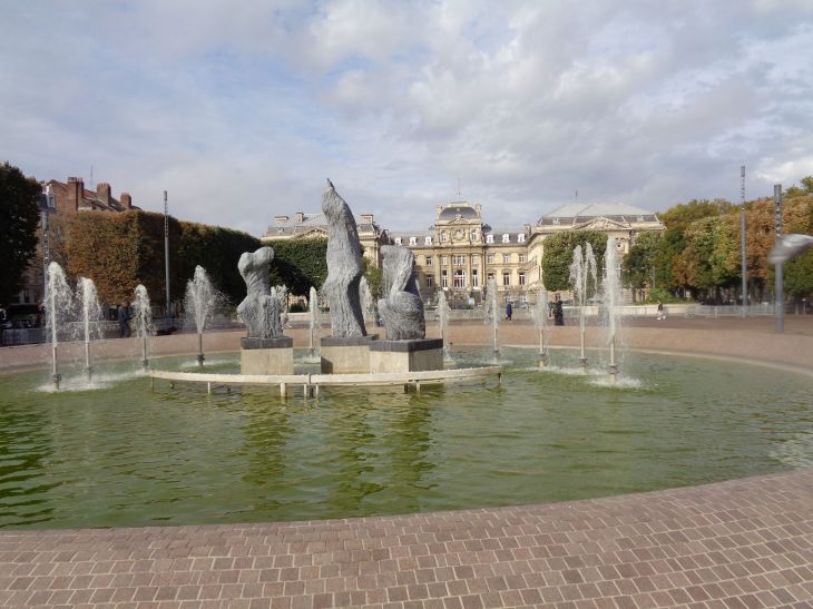 Lille statue volant back prefecture du nord oct23
