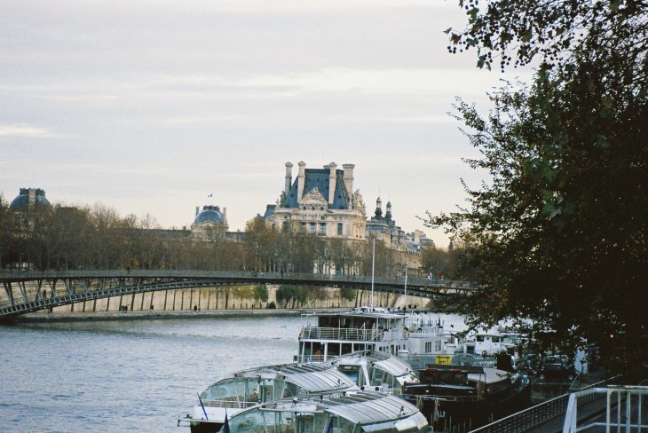 paris pont de la concorde over the seine et louvre jan11