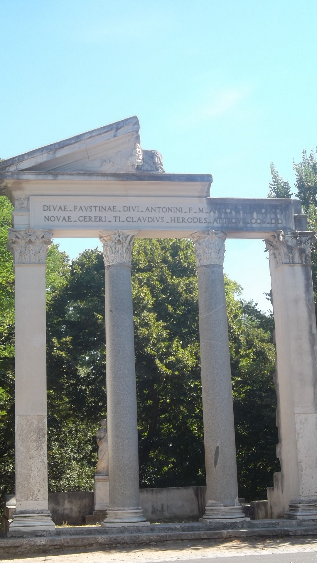 roma villa borghese arch garden aug13