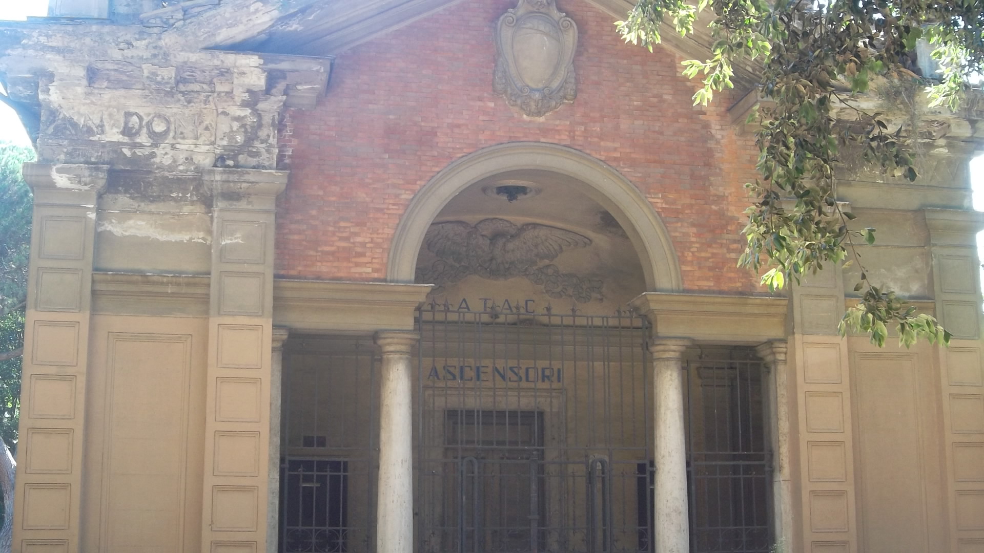 roma villa borghese elevator old aug13