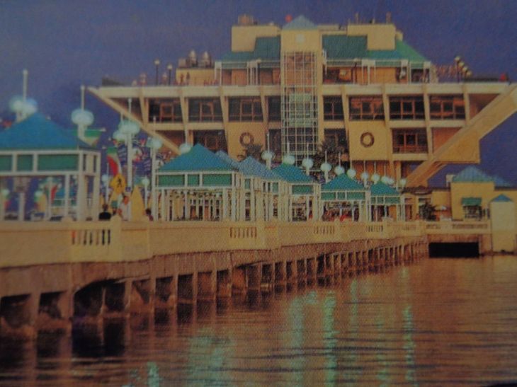 Saint Petersburg-pier-closeup- c1999