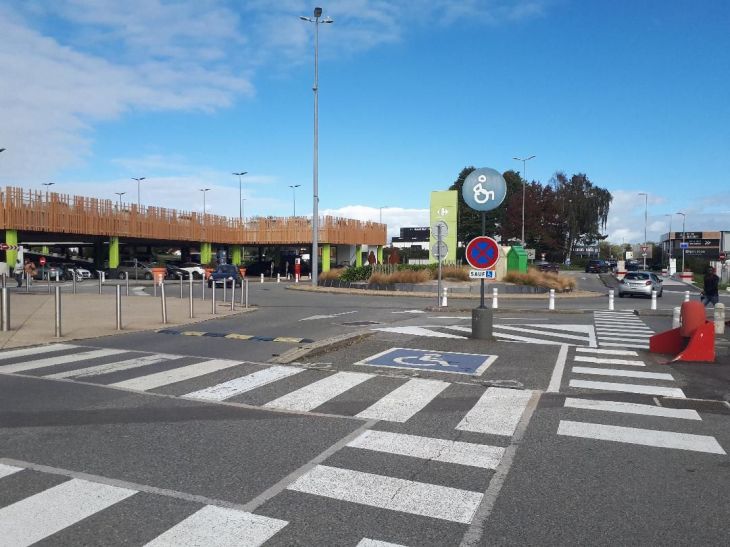 Vannes carrefour cc parking covered 23oct23