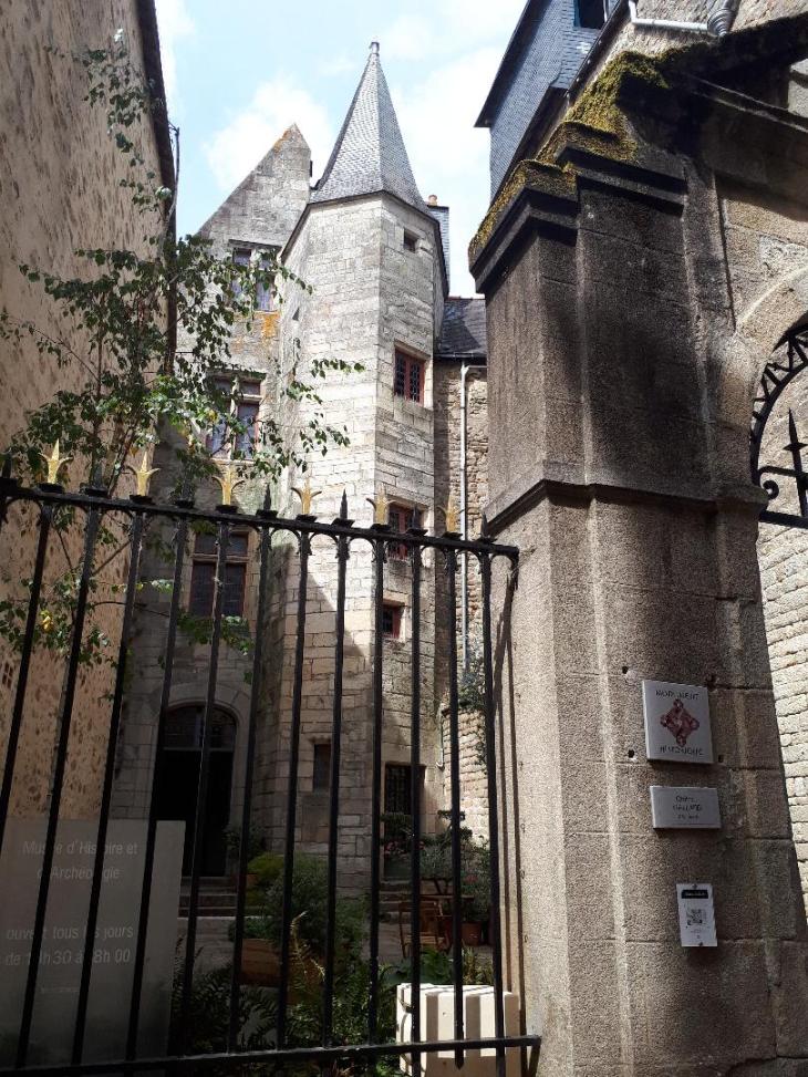 vannes chateau Gaillard mus hist archeo museum tower rue Noe aug18