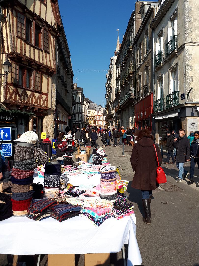 Vannes marche place lucien laroche fr lices feb18