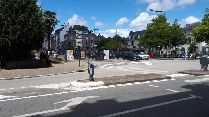 vannes pl de la republique bus terminal and twins left seated jul20