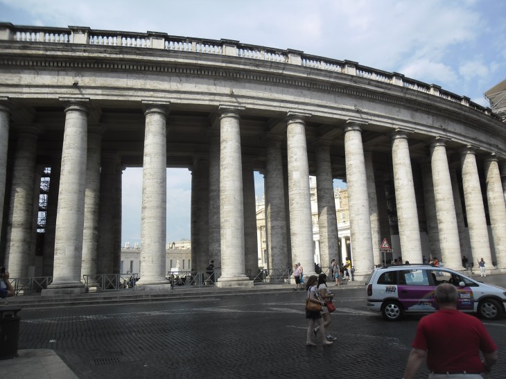 Vatican roma st peters arches aug13