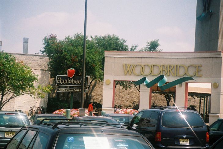 woodbridge-woodbridge-center-mall-applebees-feb11