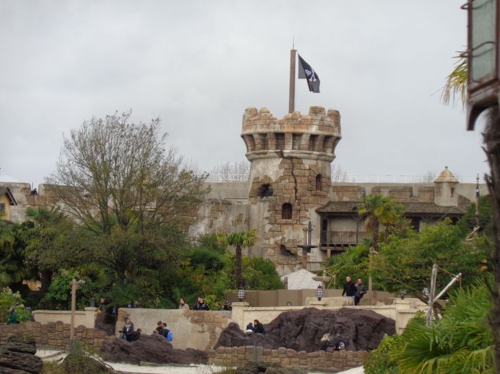 Disneyland Paris Adventureland Pirates of the Caribbean afar nov23
