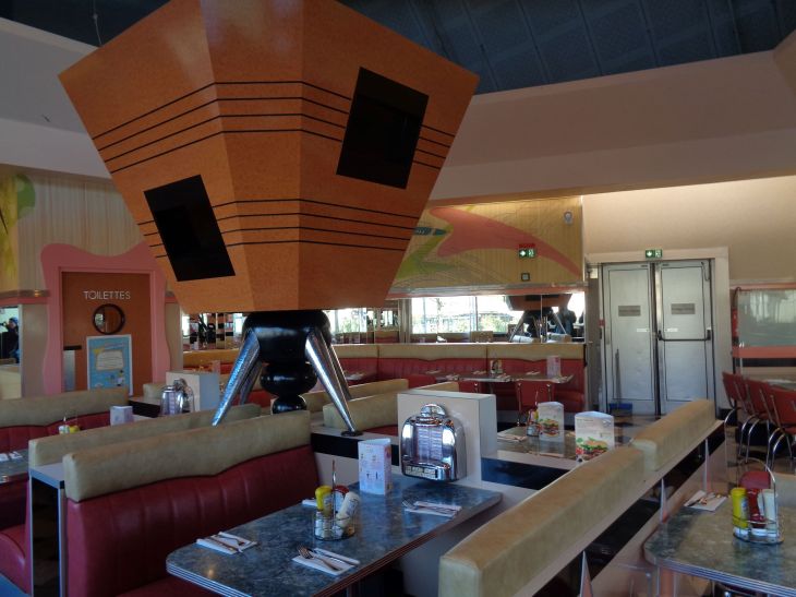 Disneyland Paris disney village annette's diner dining room lunch nov23