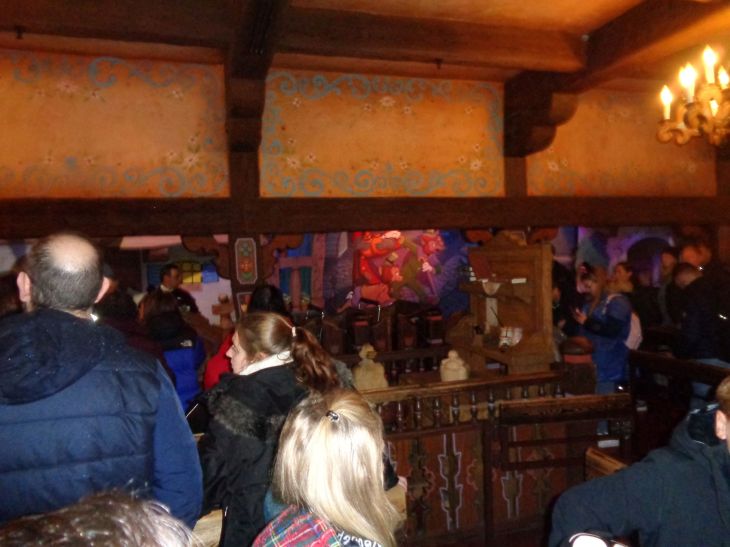 Disneyland Paris Fantasyland les voyages de pinocchio line nov23