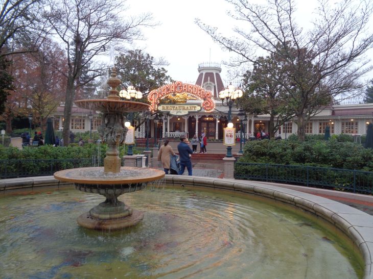 Disneyland Paris main street plaza gardens resto front nov23