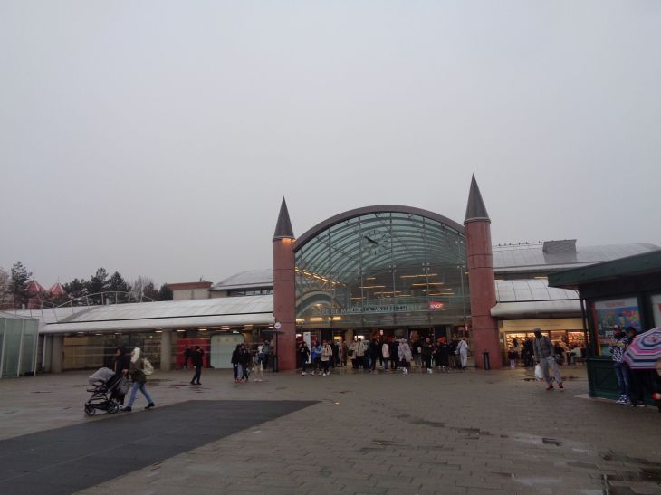 Disneyland Paris TGV sncf train station entr nov23