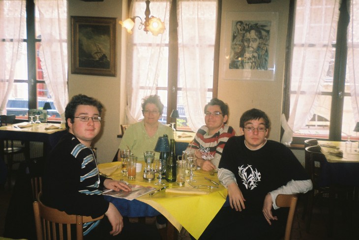 Honfleur le crystal resto 2fl MF et boys rue haute 25apr09