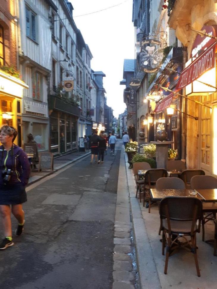 honfleur rue haute night aug18