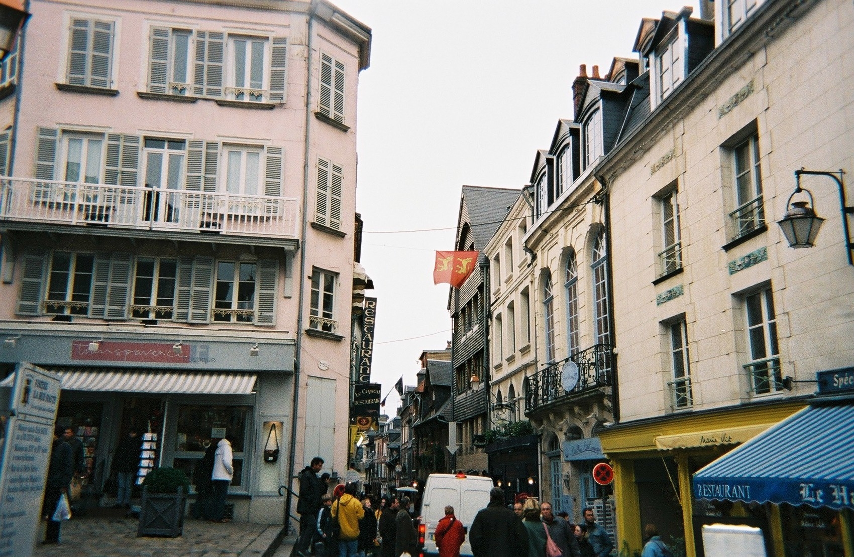 Honfleur rue haute old transparence magazine c2005